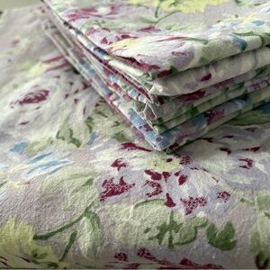 April Cornell Round Floral Table Cloth, Napkins & Tea Towel Set